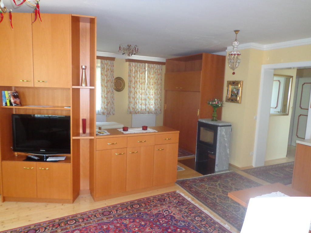 Hans Mauracher Schloessl Graz Room photo