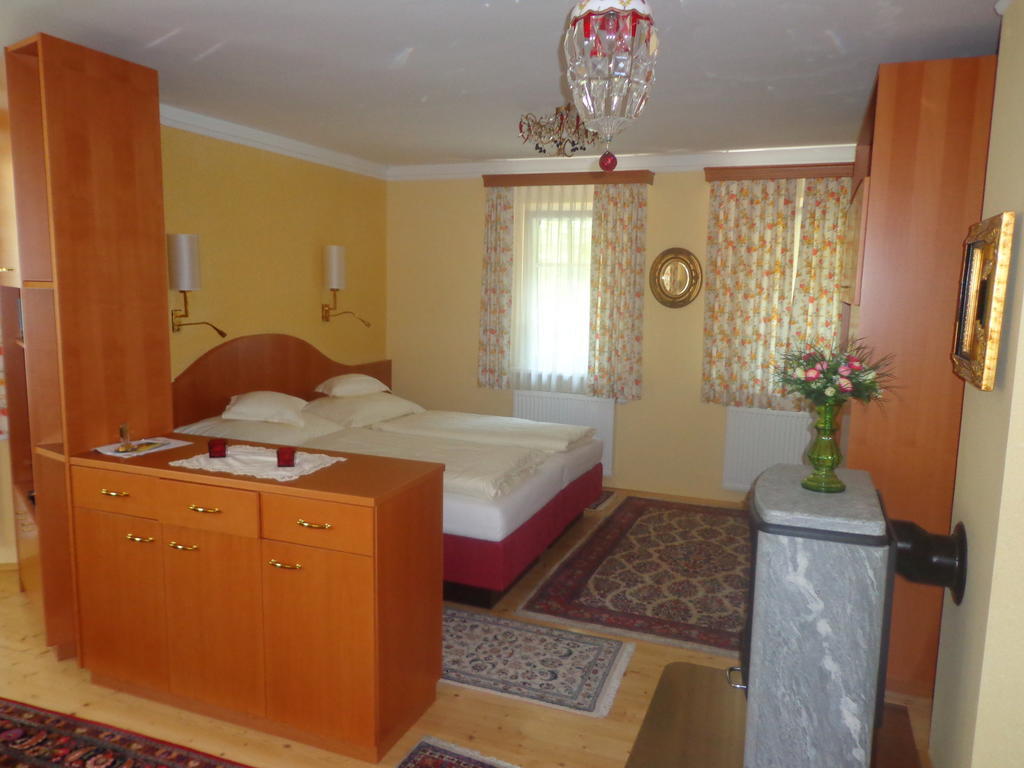 Hans Mauracher Schloessl Graz Room photo